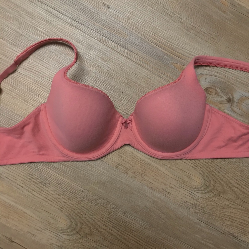 VICTORIA’S SECRET 34 D CORAL BRA